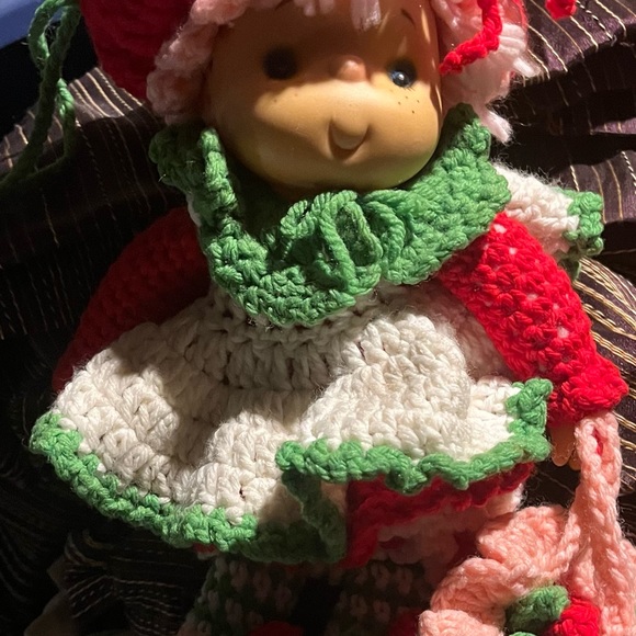 Vintage hand crocheted strawberry short cake doll - Picture 2 of 4